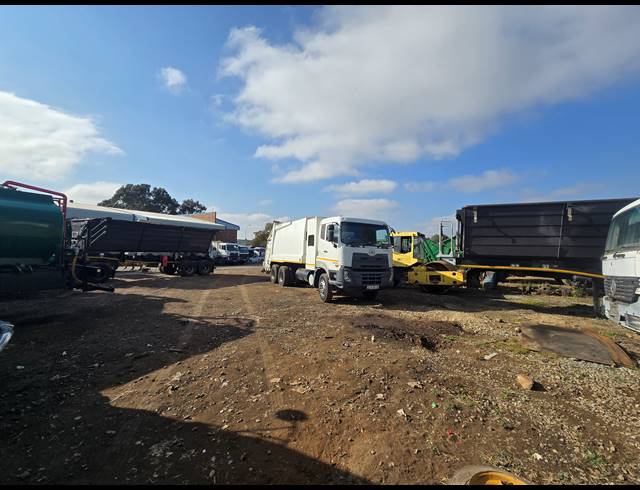 1,900M² FACTORY TO LET IN MOREHILL